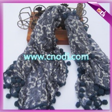 polyester scarf with pompoms